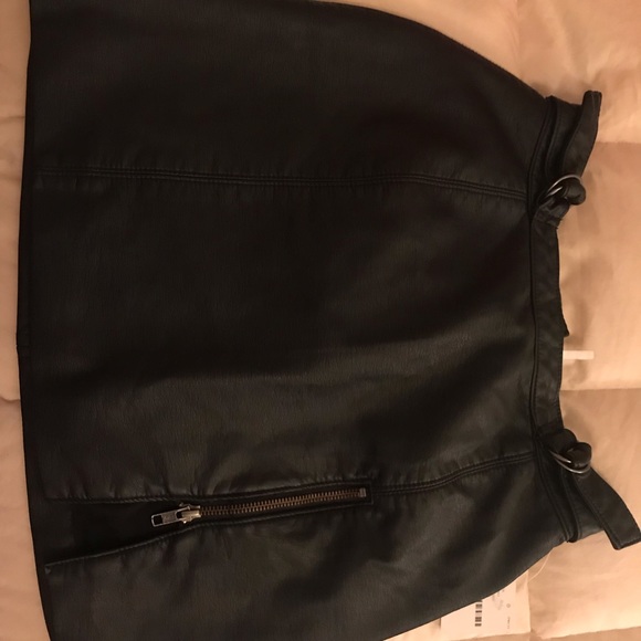 Leather skirt - Picture 2 of 2